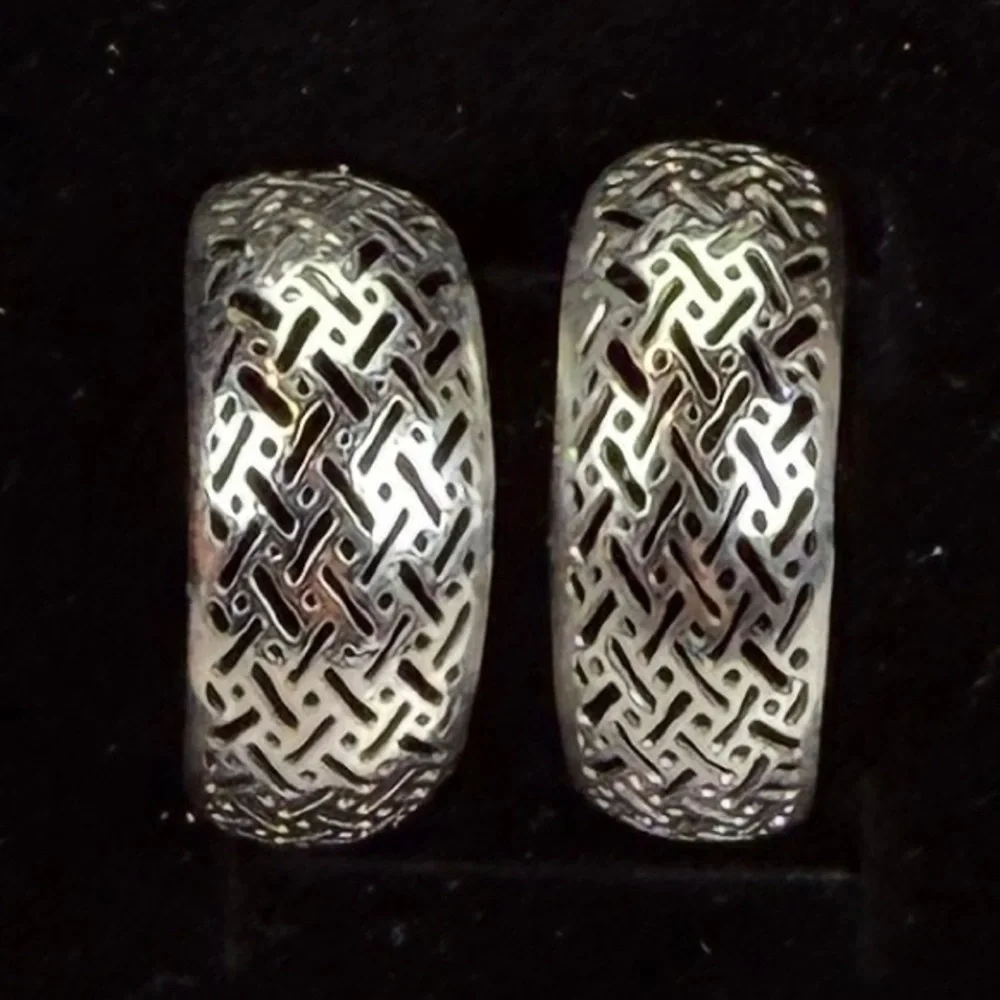Vintage aged Silvertone cut out lightweight half hoop pierced earrings
